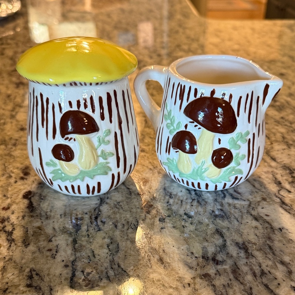 Vintage Arnel’s Mushroom Ceramic Creamer and Sugar Set